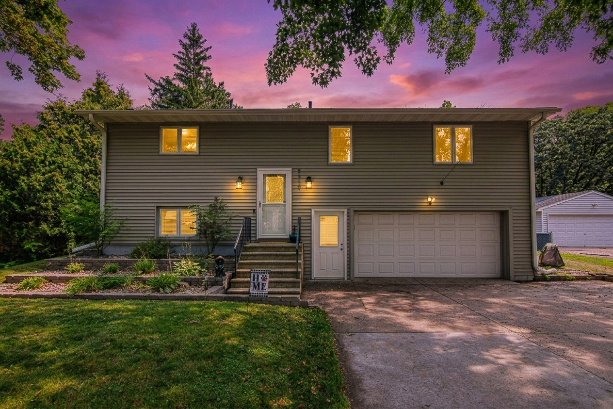 1786509733655-5919+Oldfield+Ave+N%2C+Stillwater%2C+MN+Twilight-1_2500.webp